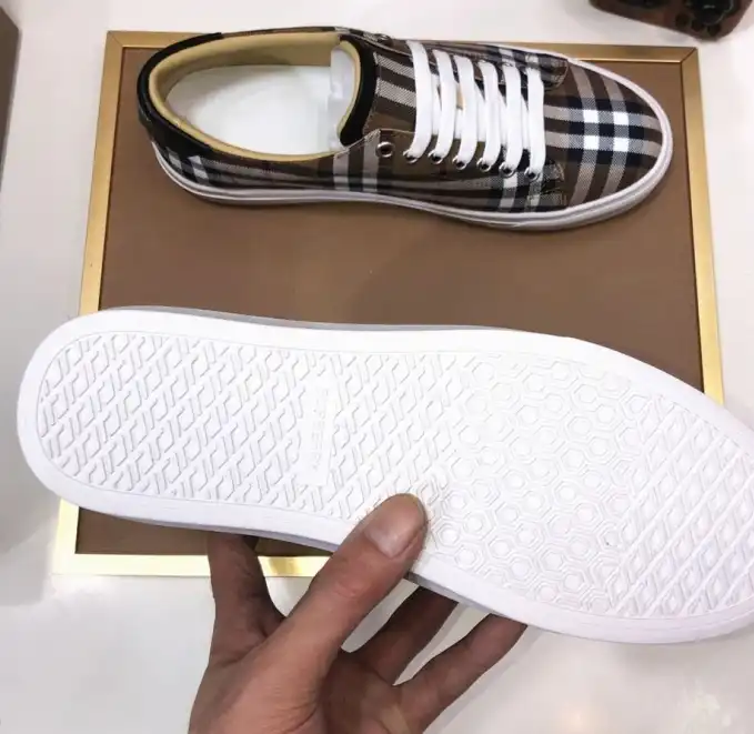 hype Burberry Sneakers