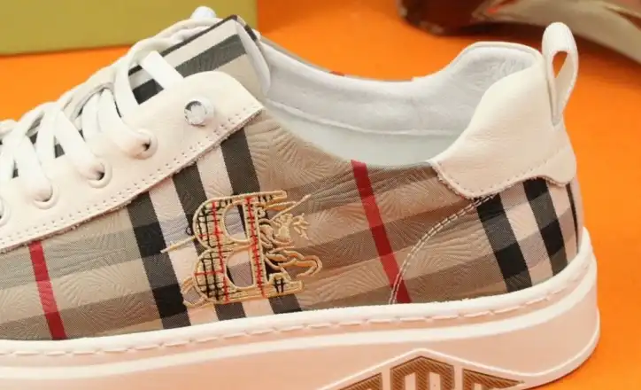 hype Burberry Sneakers