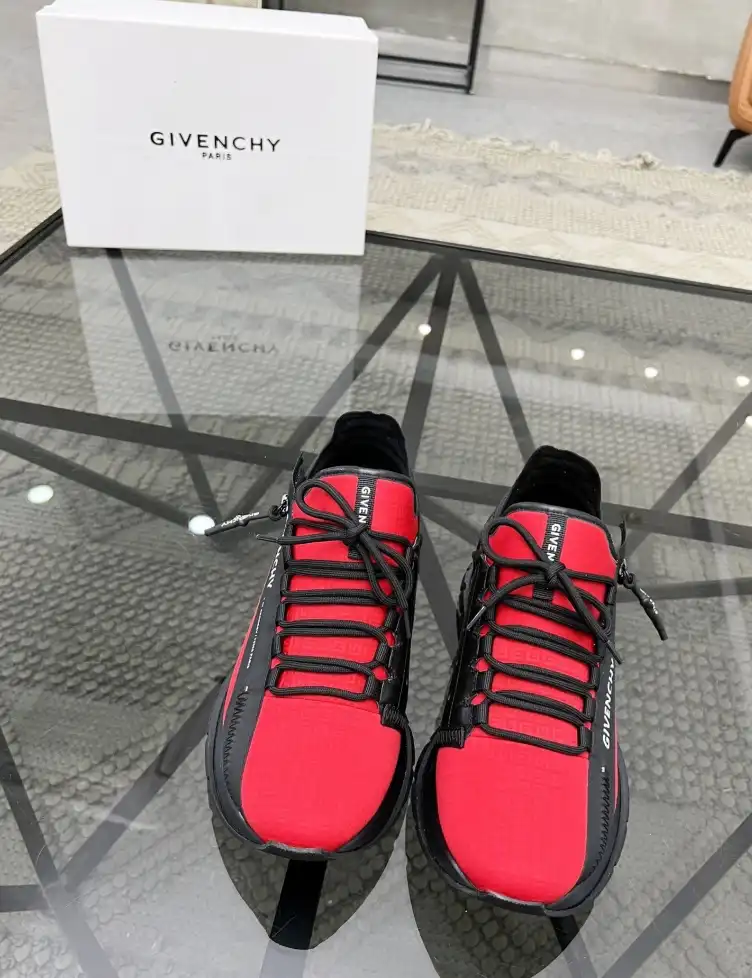 hype Givenchy Sneakers