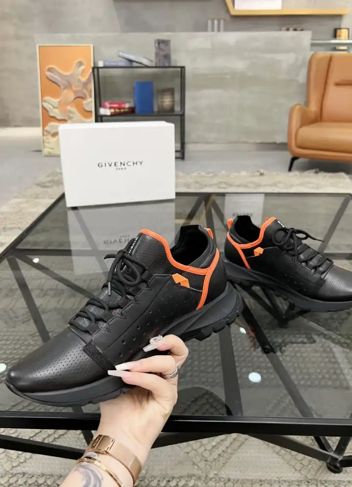 hype Givenchy Sneakers