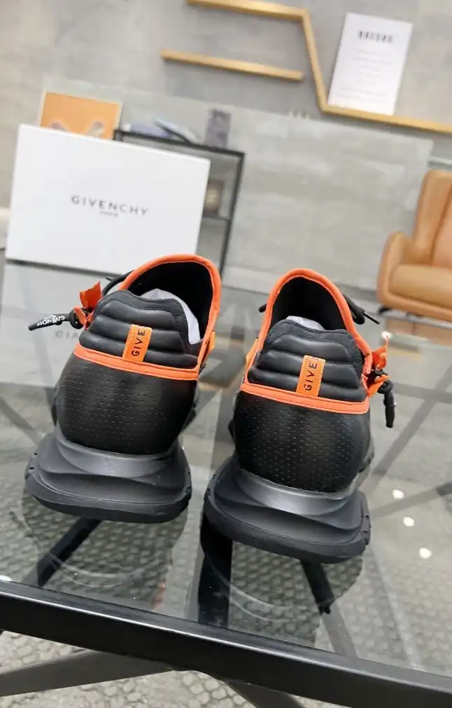 hype Givenchy Sneakers