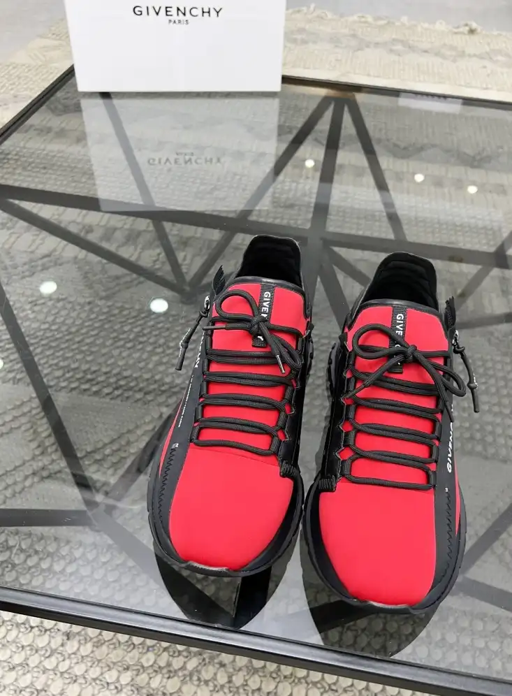 hype Givenchy Sneakers