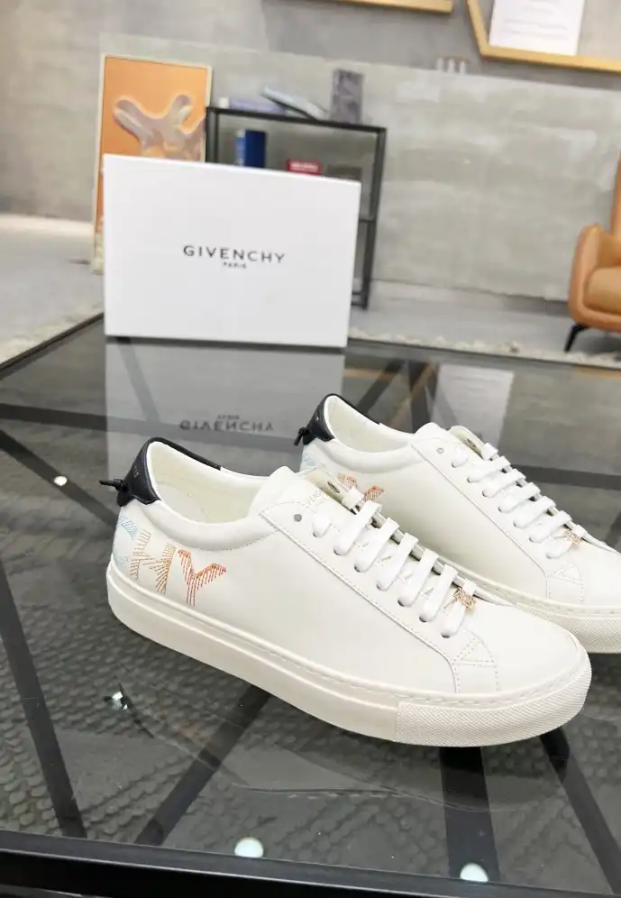 hype Givenchy Sneakers