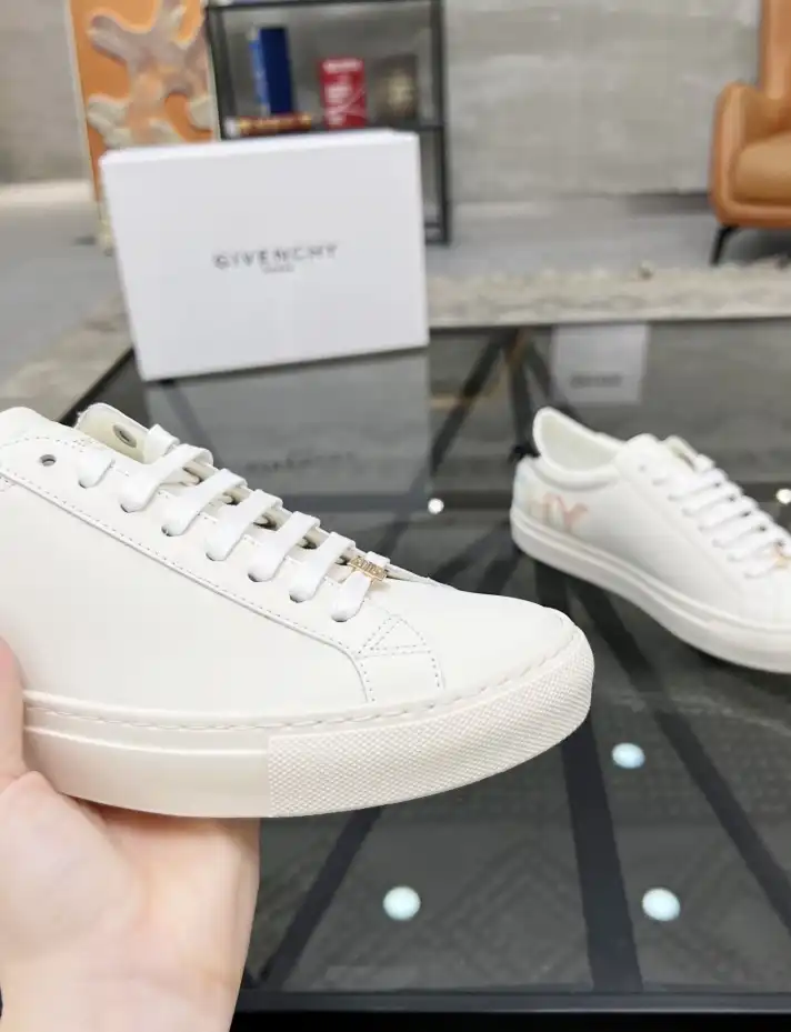 hype Givenchy Sneakers