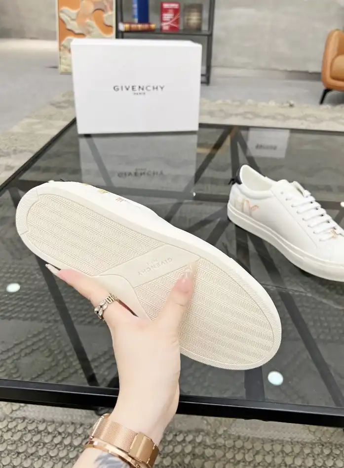 hype Givenchy Sneakers