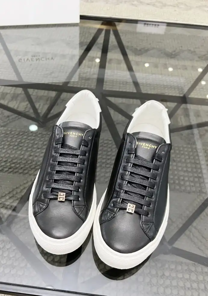 hype Givenchy Sneakers