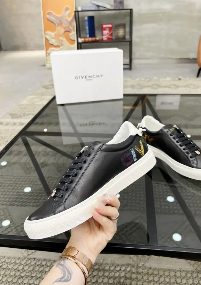 hype Givenchy Sneakers