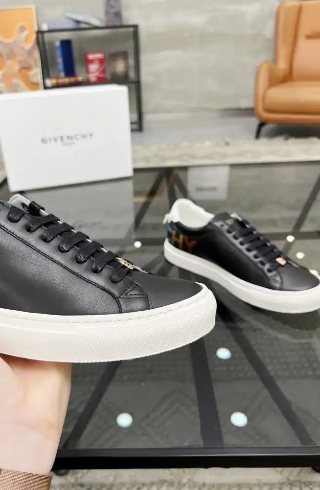 hype Givenchy Sneakers