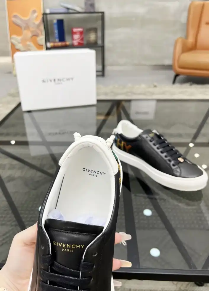 hype Givenchy Sneakers