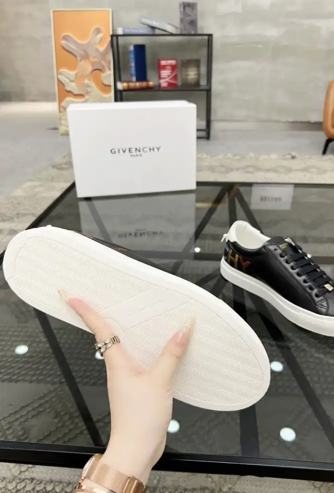 hype Givenchy Sneakers