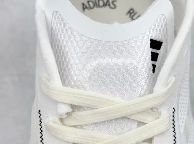 hype Adidas Sneakers