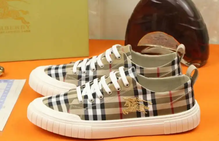 hype Burberry Sneakers