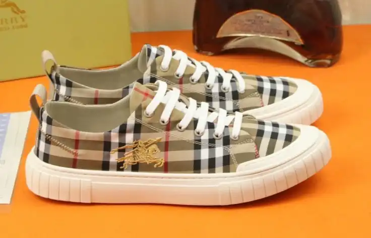 hype Burberry Sneakers