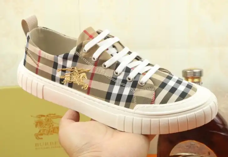 hype Burberry Sneakers