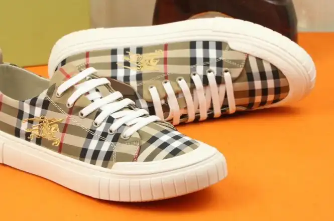 hype Burberry Sneakers