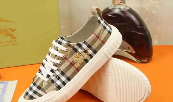 hype Burberry Sneakers