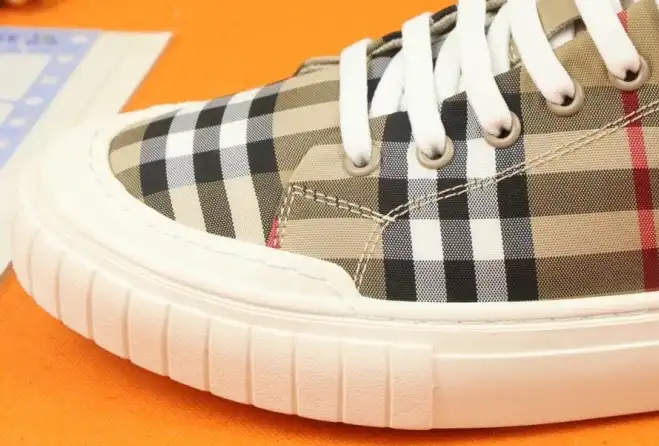 hype Burberry Sneakers