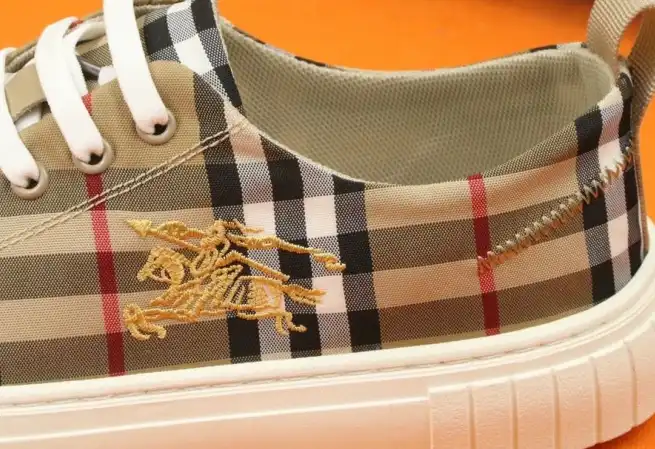 hype Burberry Sneakers