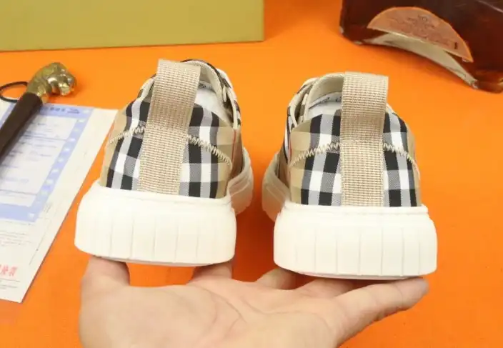 hype Burberry Sneakers