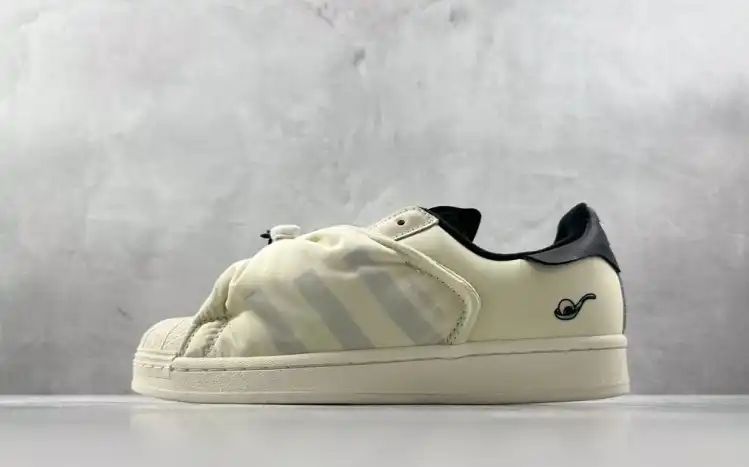 hype Adidas Sneakers