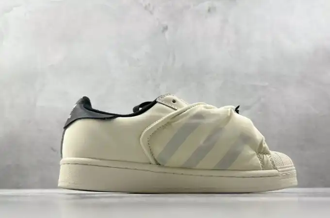 hype Adidas Sneakers