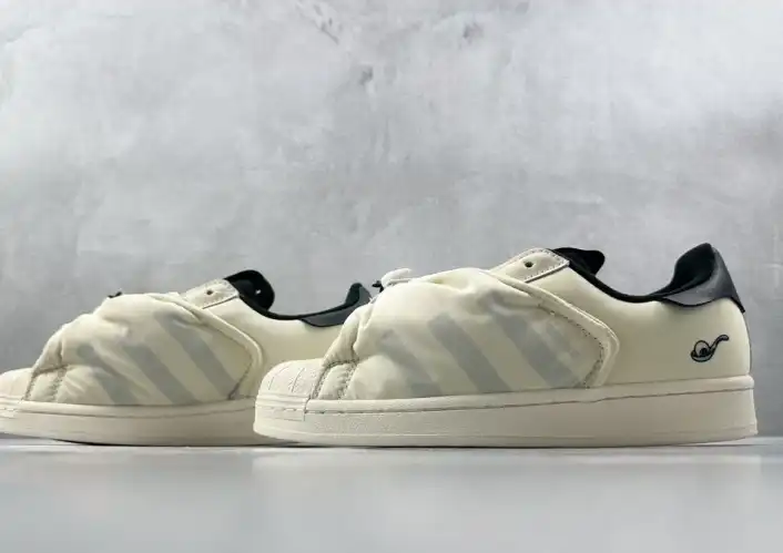 hype Adidas Sneakers