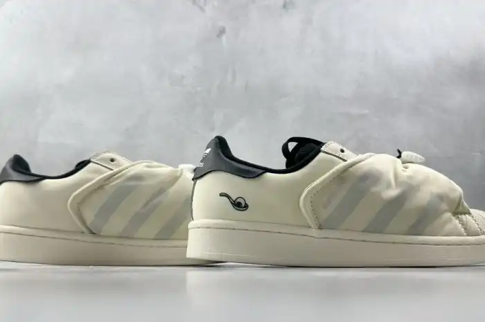 hype Adidas Sneakers