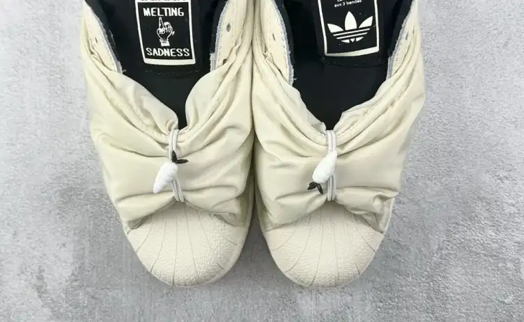 hype Adidas Sneakers