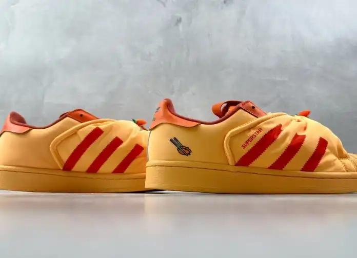 hype Adidas Sneakers