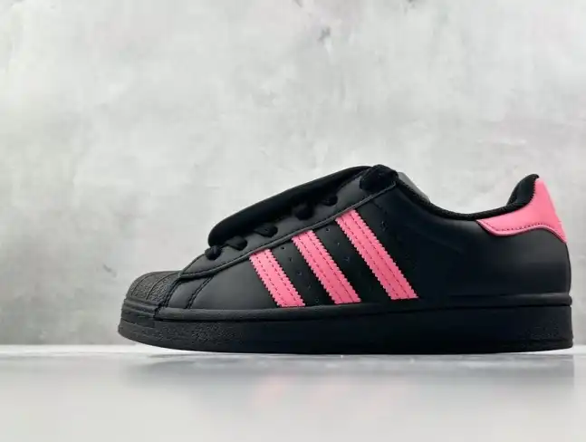 hype Adidas Sneakers