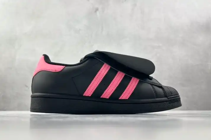 hype Adidas Sneakers