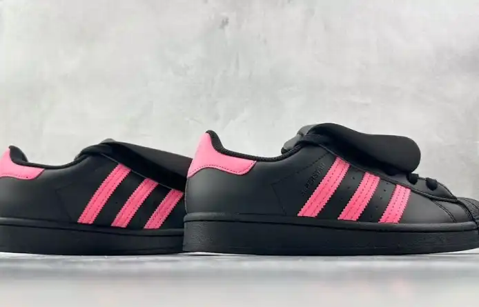 hype Adidas Sneakers