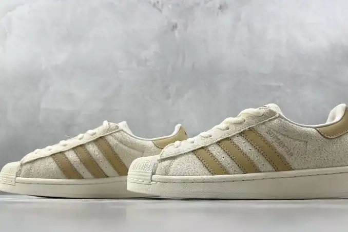 hype Adidas Sneakers