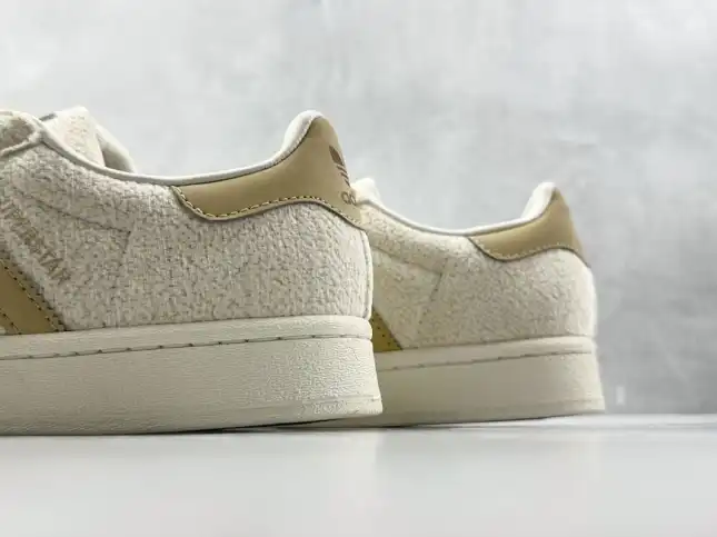 hype Adidas Sneakers