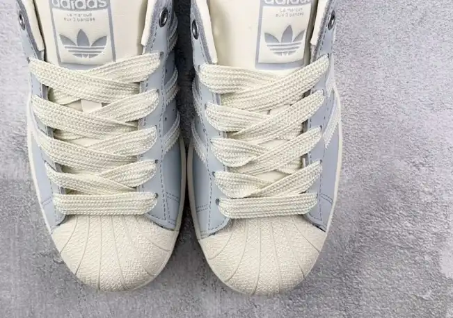 hype Adidas Sneakers