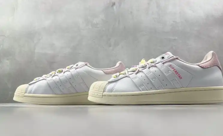 hype Adidas Sneakers