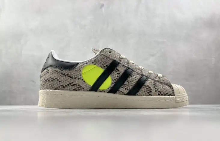 hype Adidas Sneakers