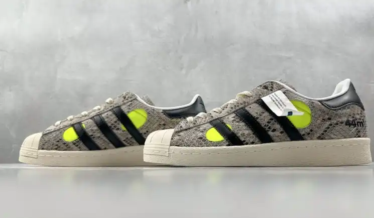 hype Adidas Sneakers