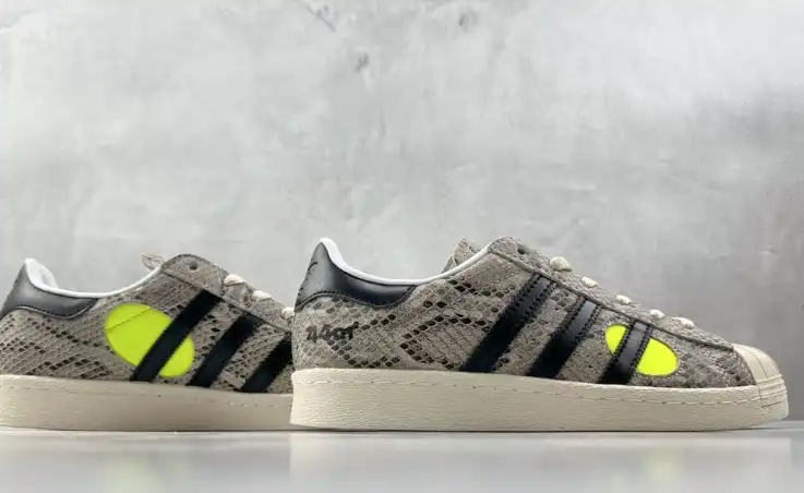 hype Adidas Sneakers