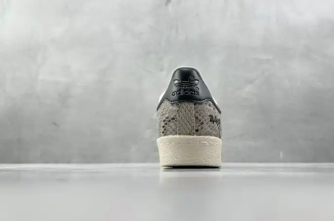 hype Adidas Sneakers