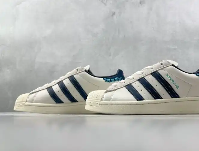 hype Adidas Sneakers