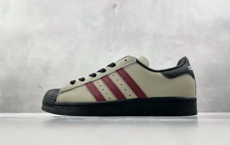 hype Adidas Sneakers