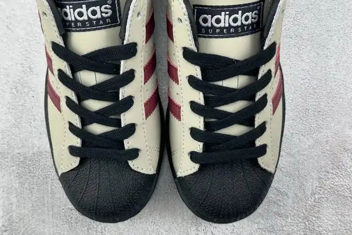 hype Adidas Sneakers