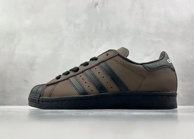 hype Adidas Sneakers