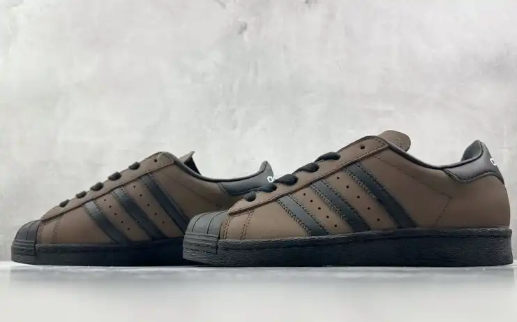 hype Adidas Sneakers