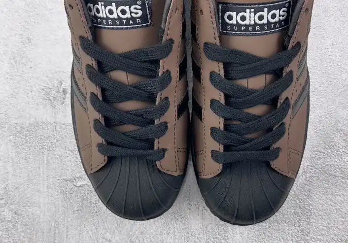 hype Adidas Sneakers