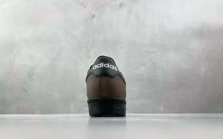 hype Adidas Sneakers