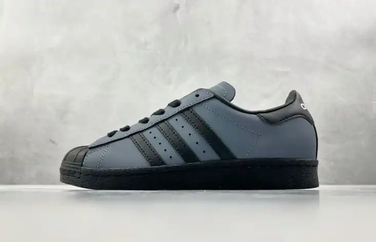 hype Adidas Sneakers