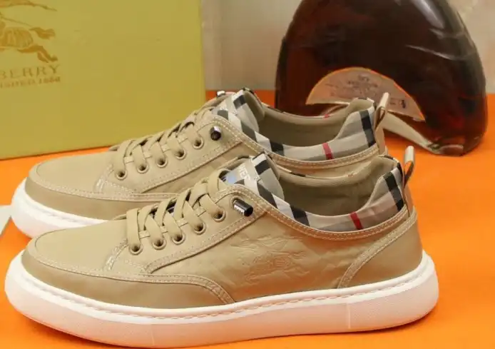 hype Burberry Sneakers