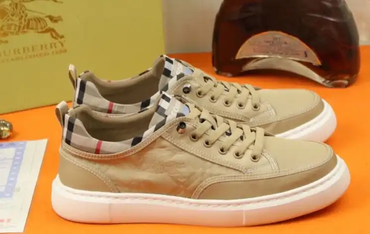 hype Burberry Sneakers